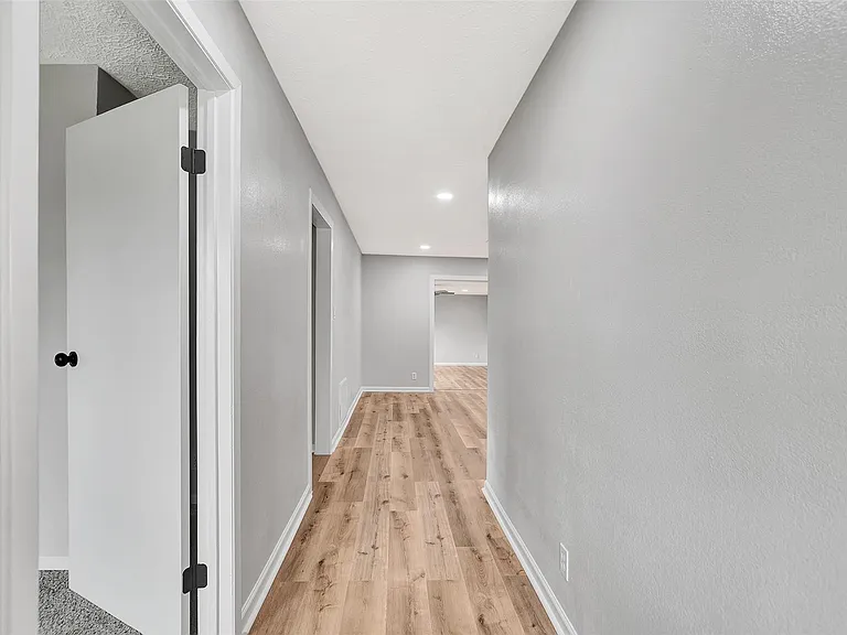 704 Teabury Ave — Photo 6
