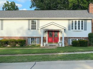 738 Wagon Ridge Dr, Fenton, MO 63026