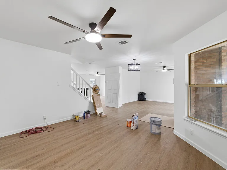9202 Amber Rdg — Photo 6