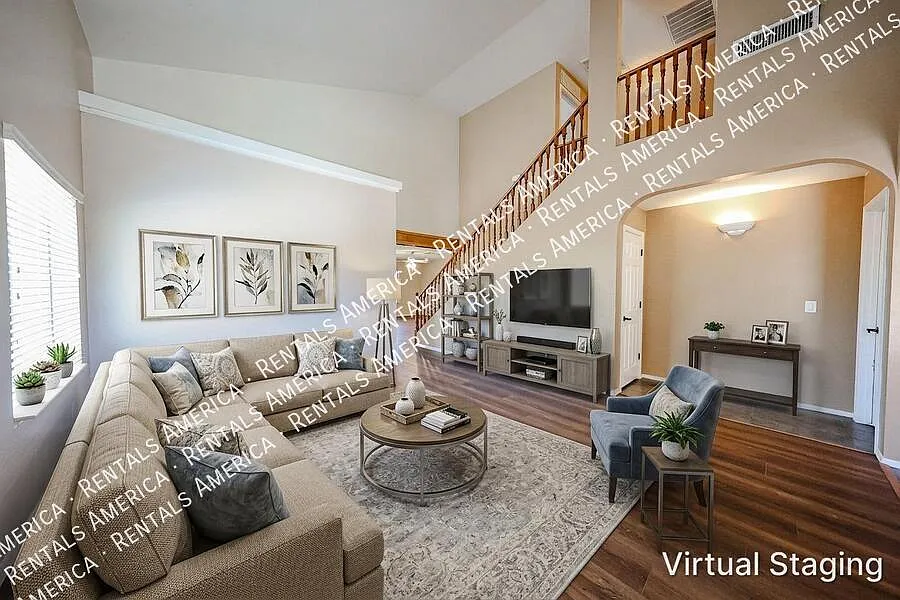 Beautiful 4 bdrm w/Pool in Florence — Photo 1