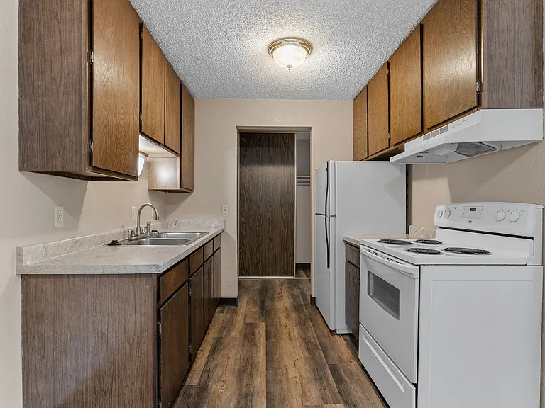 Mountain View Apartments — Photo 17