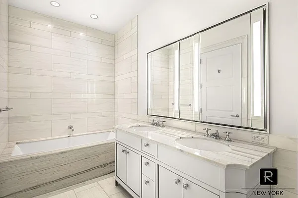 Rented by R New York | media 21