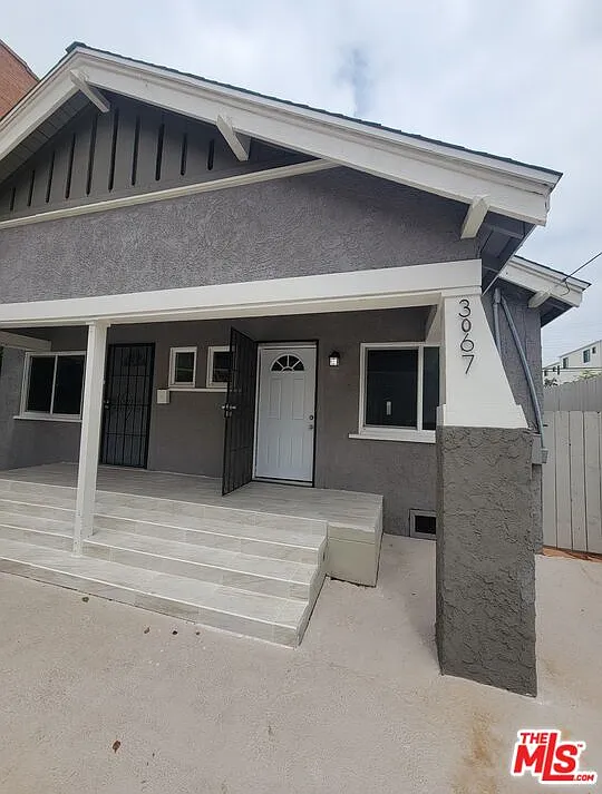 2 bed, 1.5 bath, 1100 sqft, $2,450 — Photo 2