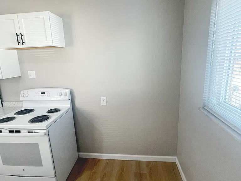 1922 W Bancroft St #1 — Photo 9