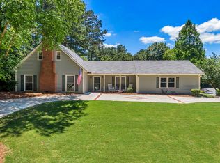1075 Trailmore Dr, Roswell, GA 30076