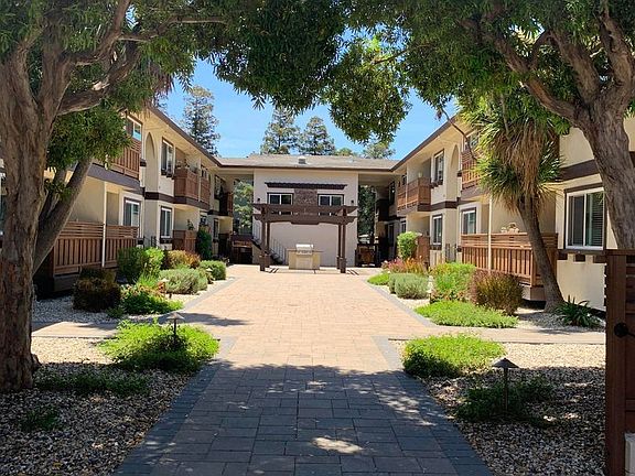 3rd image of 3730 Moorpark Ave #33