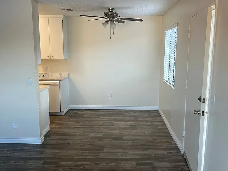La Fuente Apartments — Photo 8