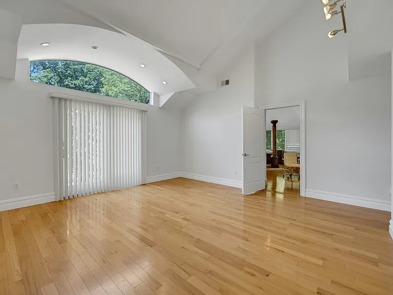 252 Mabel Pl — Photo 34