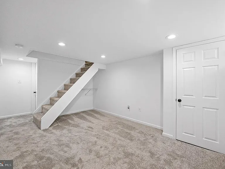 4578 Mitchell St — Photo 18