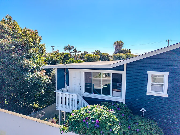 34 S Santa Rosa St #B — Photo 2