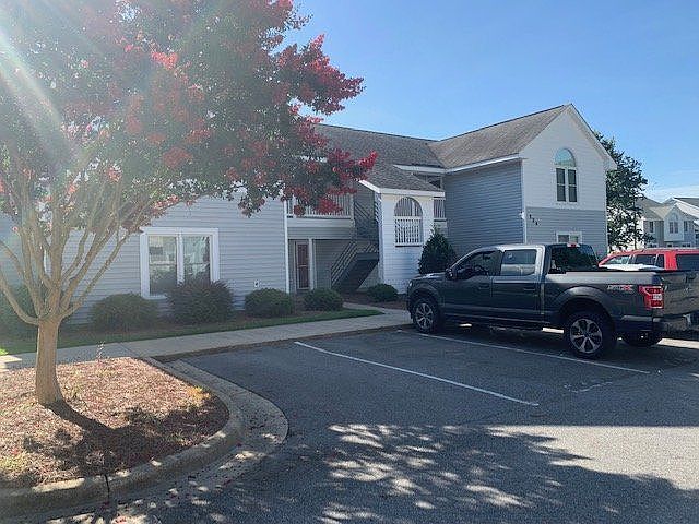 1st image of 124 W Victoria Ct
