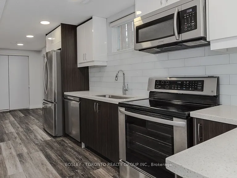 63 Burndale Ave #LOWER — Photo 5