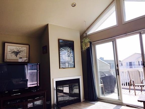 4th image of 322 Simpson Ave #322