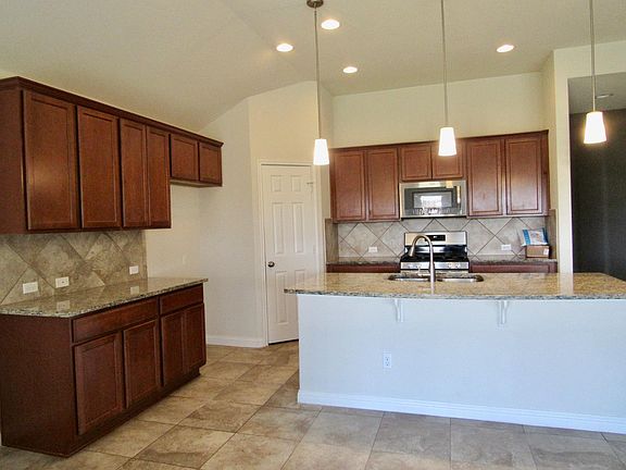 4th image of 3633 Esperanza Dr