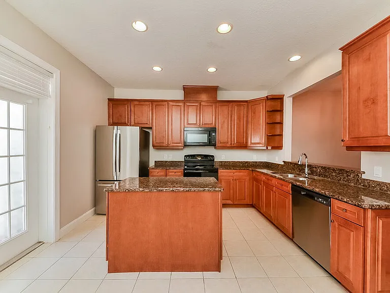 204 Aberdeen Pond Dr — Photo 7