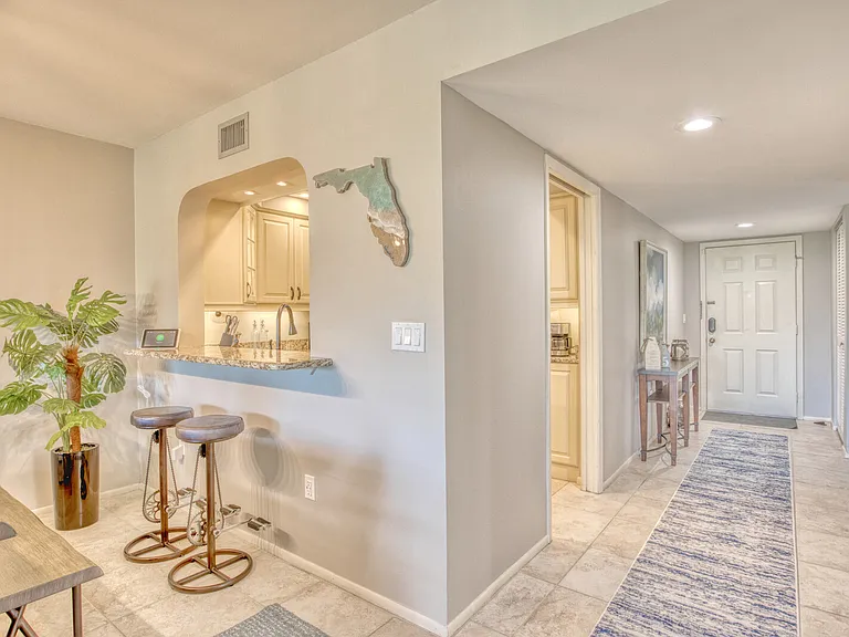 5640 Golf Pointe Dr #1 — Photo 6