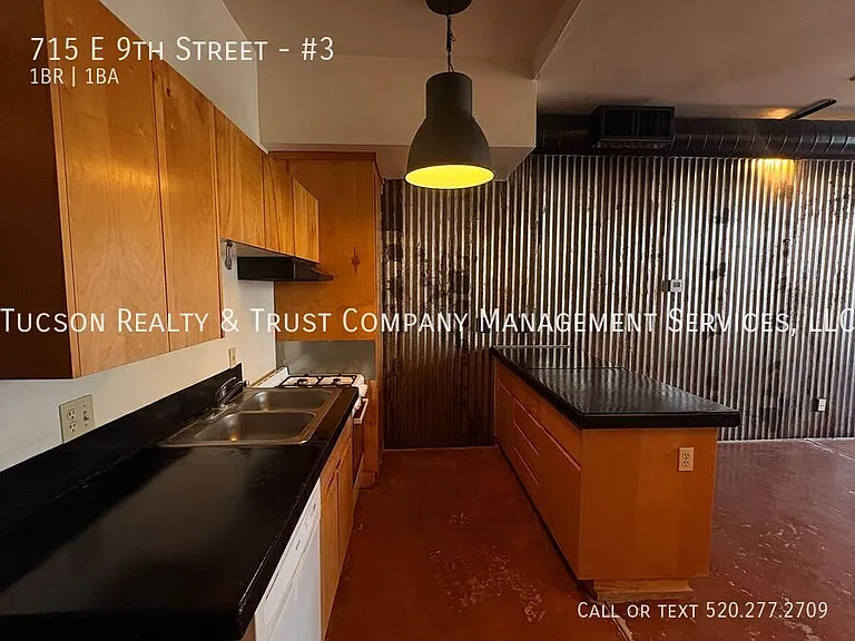 715 E 9th St #3 — Photo 4