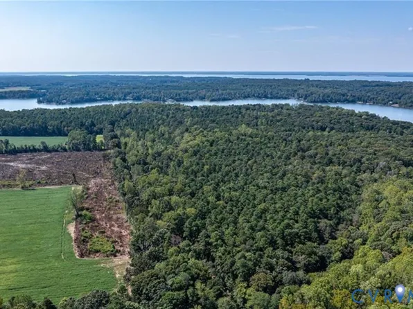 2 Browns Ln #2, Lancaster, VA 22503