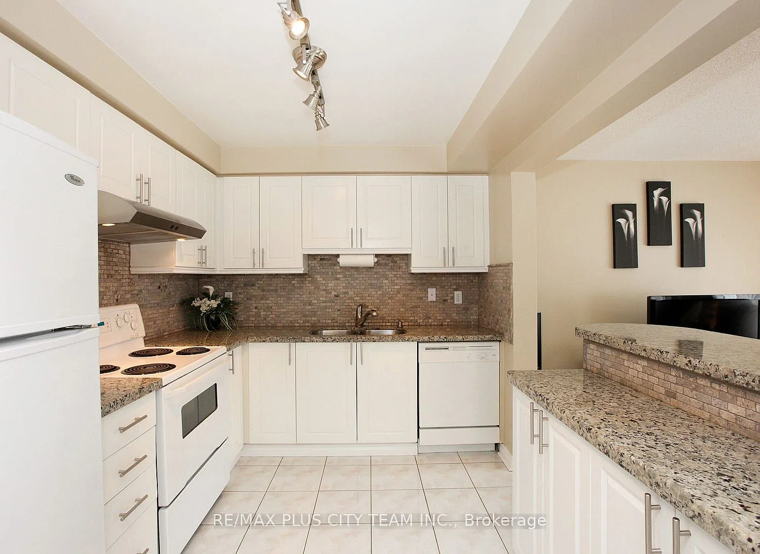 3 bed, $2,850 — Photo 3
