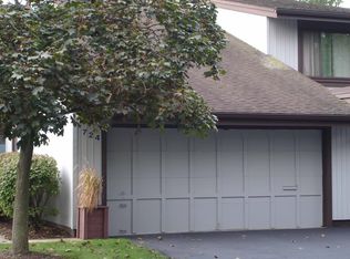 724 Tinkers Ln, Northfield, OH 44067