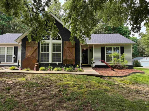 1873 Magnolia Dr, Piggott, AR 72454