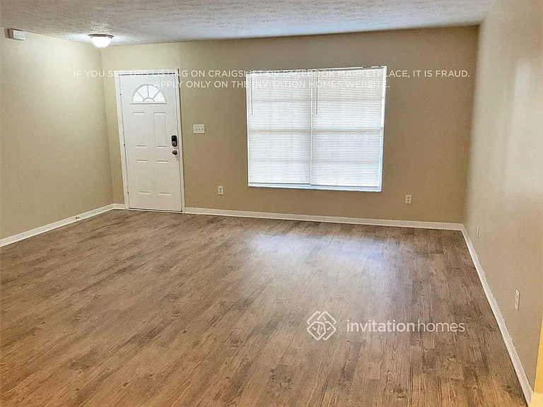 3831 Parkside Dr — Photo 2