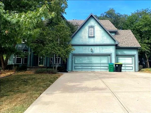 2634 SW Wintervalley Dr, Lees Summit, MO 64081