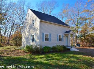 35 Manchester Ave, Oak Bluffs, MA 02557