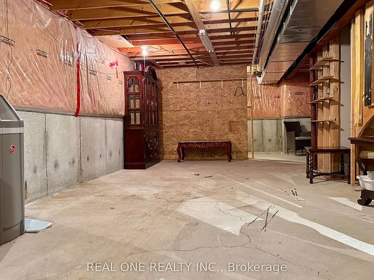 51 Hanson Cres — Photo 47