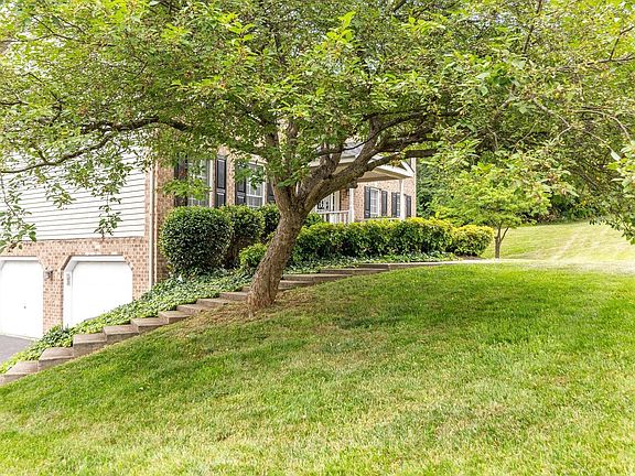 2nd image of 15 Apple Blossom Cir