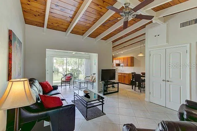 1 bed, 1.0 bath, 708 sqft, $5,370 — Photo 2