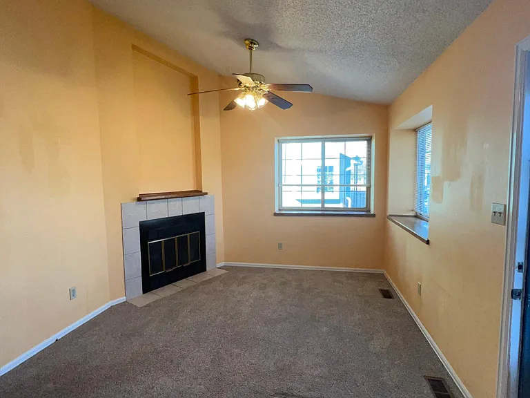 886 London Green Way — Photo 4