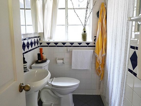 3rd image of 5413 Avenue H #A