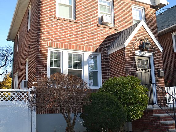 3rd image of 479 Pelton Ave