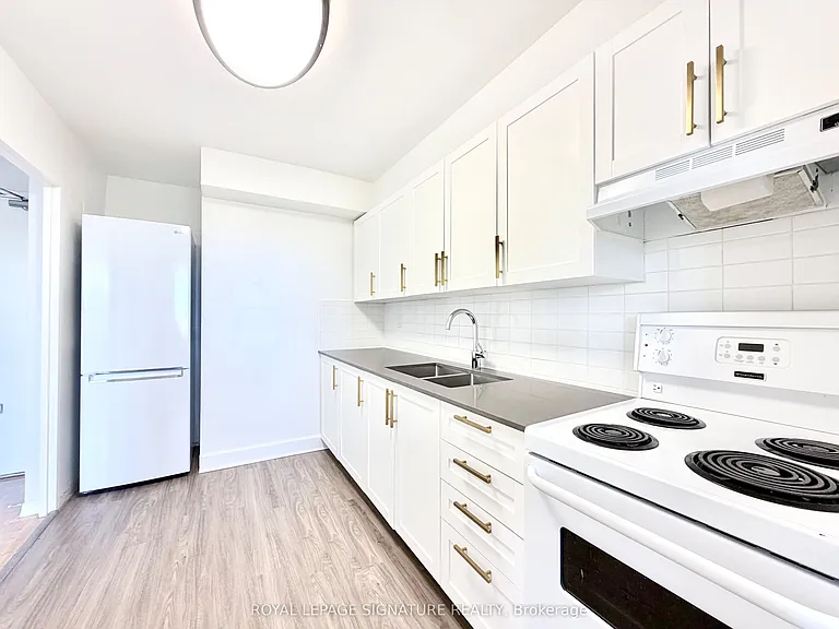 525 Eglinton Ave E #804 — Photo 2