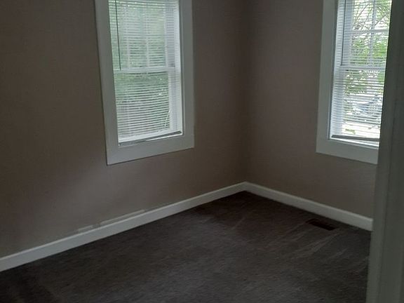 5th image of 3555 N Drexel Ave