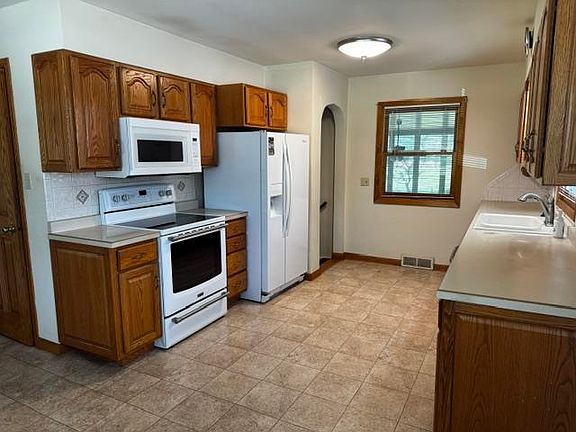 3rd image of 804 N 6th Ave