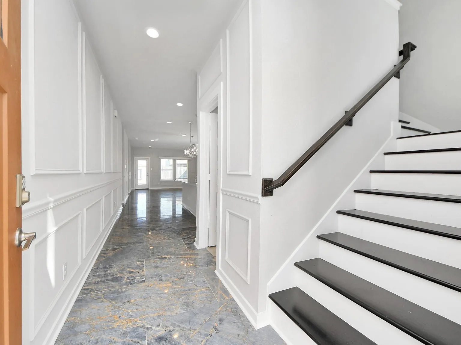 4 bed, 2.0 bath, 2222 sqft, $3,000 — Photo 4