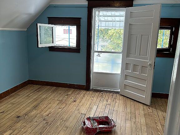 3rd image of 191 Sprenger Ave