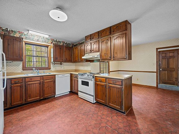 5th image of 3904 Maplefield Dr