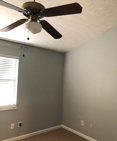 641 Shadywood Ln — Photo 11