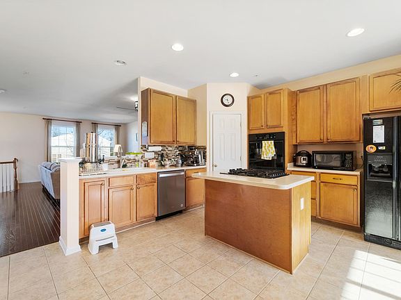 5th image of 709 Tin Roof Ct
