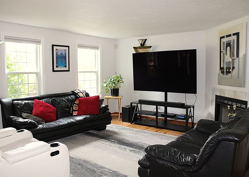 1st image of 27 Gretchen Way