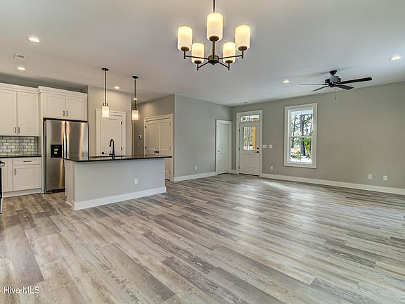 5th image of 812 Nahrath Drive SE