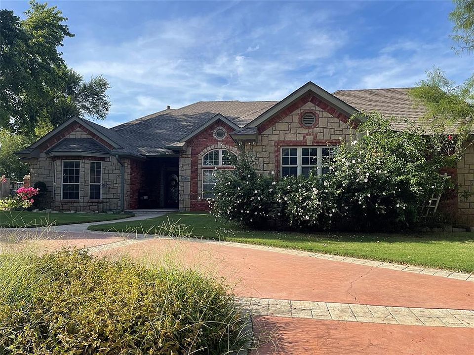 1st image of 105 Elmwood Cir