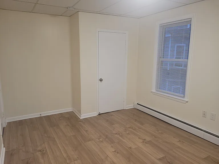 182 Pleasant St — Photo 17