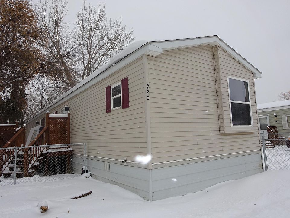 1st image of 220 Deer St E
