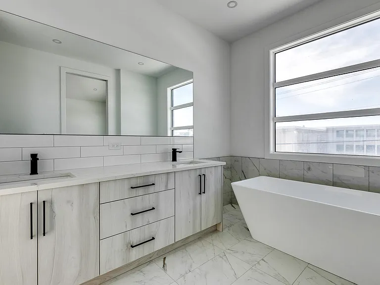 2144 51st Ave SW — Photo 25