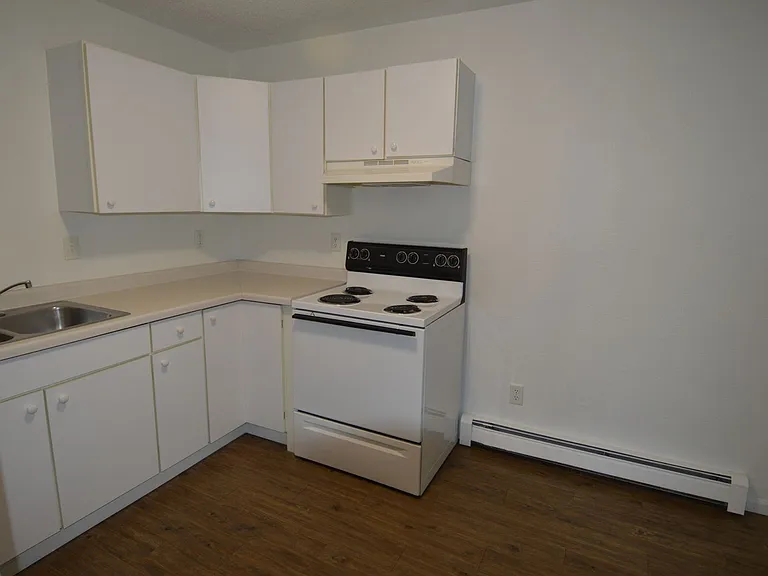 Evergreen Apartments — Photo 4