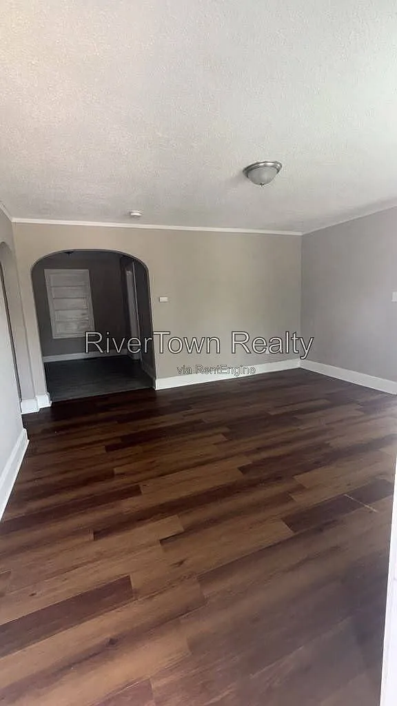 3 bed, 1.0 bath, 1290 sqft, $1,195 — Photo 2